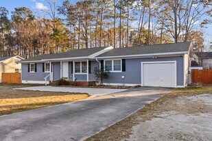 214 Manchester Rd in Havelock, NC - Building Photo