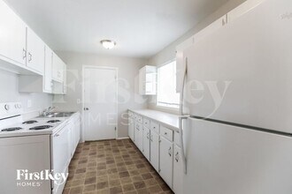 8812 Manchester in Kansas City, MO - Building Photo - Building Photo