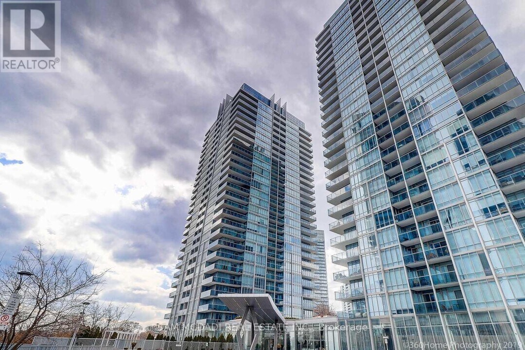 88 Park Lawn Rd in Toronto, ON - Building Photo