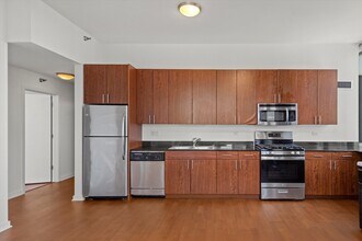 235 W Van Buren St in Chicago, IL - Building Photo - Building Photo