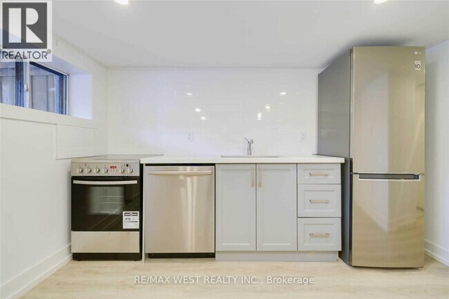 129 Curzon St in Toronto, ON - Building Photo - Building Photo