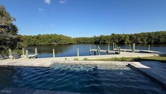432 Seaworthy Rd in North Fort Myers, FL - Building Photo