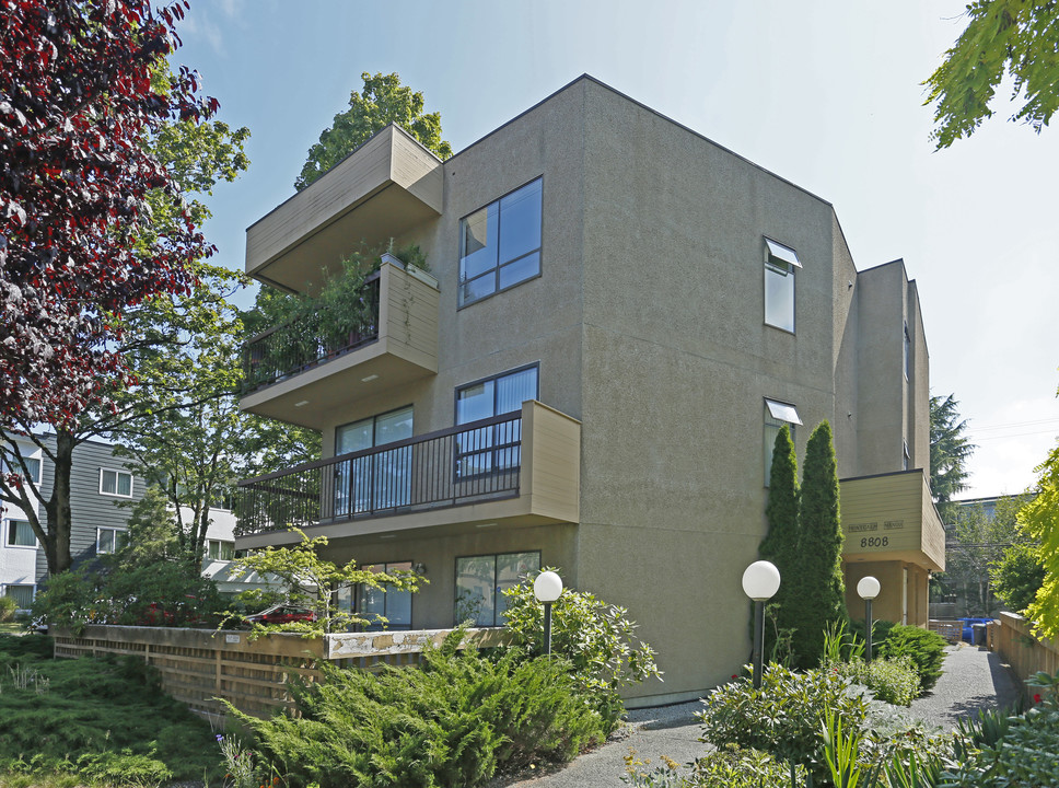 Montcalm Manor in Vancouver, BC - Building Photo