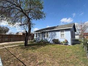 2106 Harvard St in Corpus Christi, TX - Building Photo - Building Photo