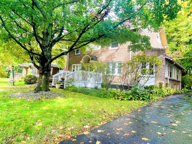 91 N Portage Path in Akron, OH - Building Photo - Building Photo