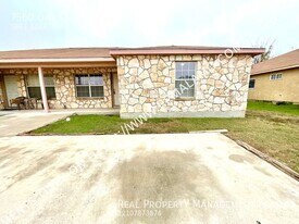 7560 Oak Chase in San Antonio, TX - Building Photo