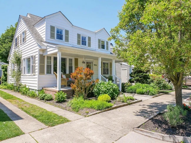 property at 110 N Pembroke Ave