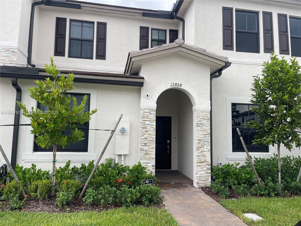 12868 SW 232nd Ln in Princeton, FL - Building Photo