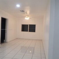 9370 SW 24th St in Miami, FL - Building Photo