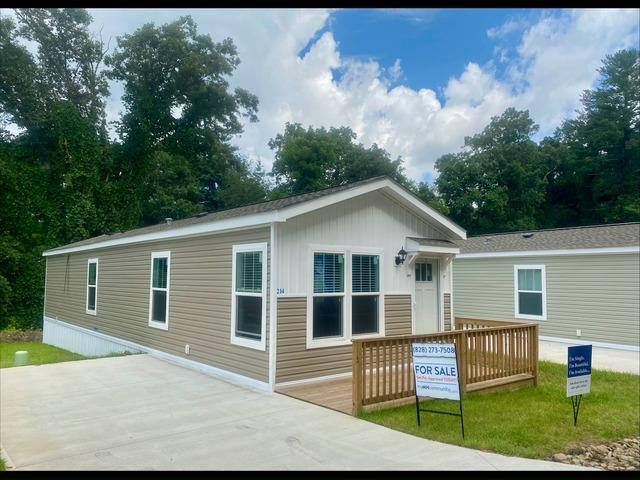 property at 214 Dreamers Ln