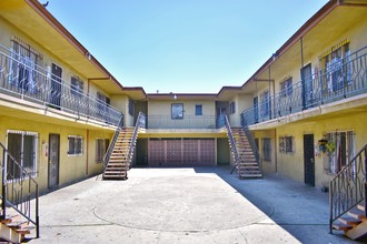 107th in Los Angeles, CA - Foto de edificio - Building Photo