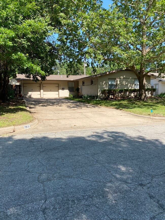 1018 N Kevin Rd in Wichita, KS - Building Photo - Building Photo