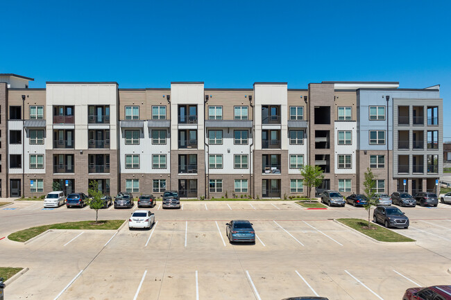 Westmoreland Station in Dallas, TX - Building Photo - Building Photo