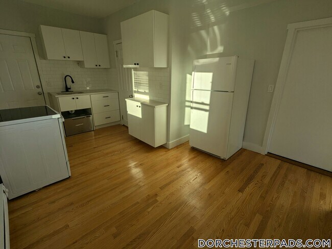 289 Hancock St in Boston, MA - Building Photo - Building Photo