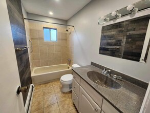33 Country Greens Dr, Unit Apartment Two in Holtsville, NY - Building Photo - Building Photo