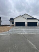8719 E Summerside Pl in Bel Aire, KS - Building Photo