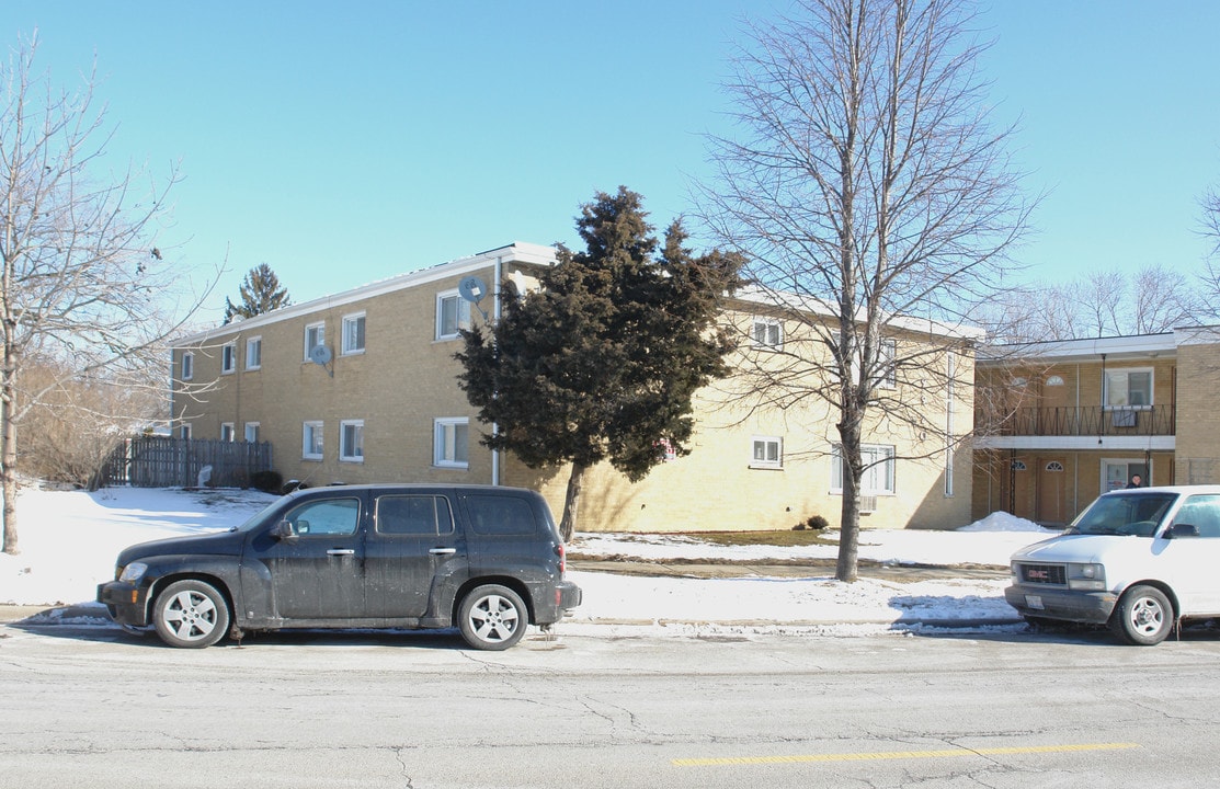 9920 Pacific Ave in Franklin Park, IL - Foto de edificio