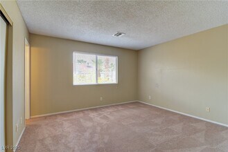 389 Newbury Ct in Henderson, NV - Building Photo - Building Photo