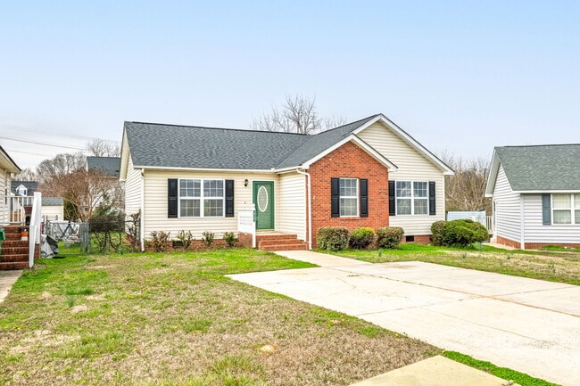 912 Lyme Brook Ln in Charlotte, NC - Building Photo - Building Photo