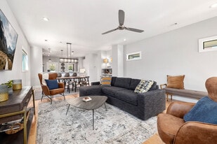 28 E 7th St in Fayetteville, AR - Building Photo