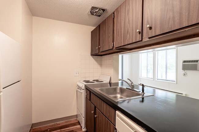 Fairway Apartments in New Britain, CT - Building Photo - Interior Photo