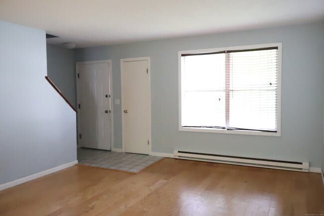 745 Merrow Rd in Coventry, CT - Building Photo - Building Photo