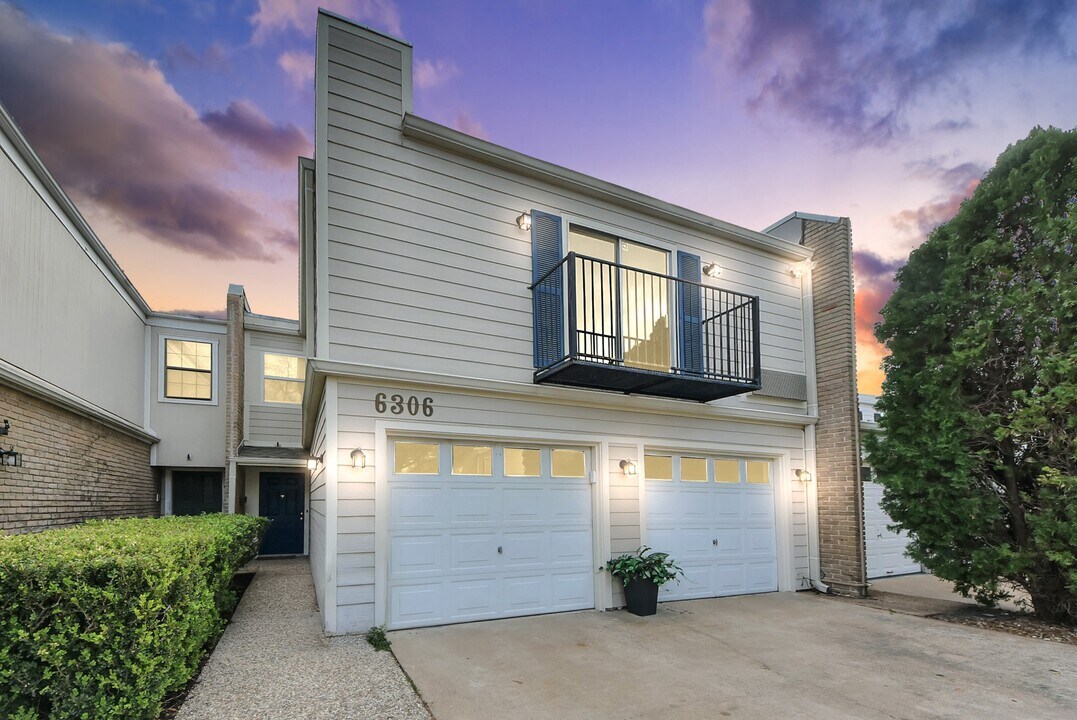 6306 S Rice Ave in Bellaire, TX - Building Photo