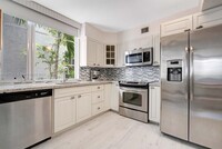 1532 Drexel Ave in Miami Beach, FL - Building Photo - Building Photo