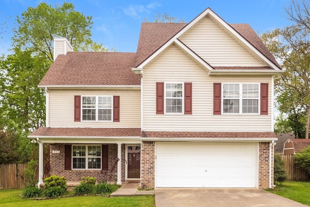 211 Sam Davis Dr in Smyrna, TN - Foto de edificio