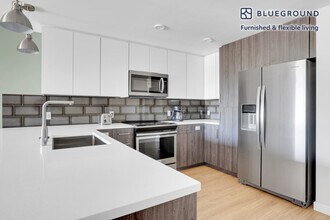 490 W McKinley Ave in Sunnyvale, CA - Foto de edificio - Building Photo