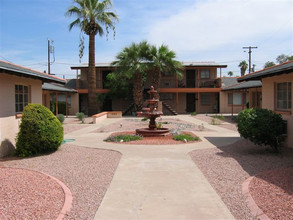 Moon River Apartments in Phoenix, AZ - Building Photo - Building Photo