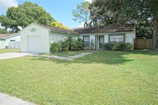 4904 Crofton Way in Tampa, FL - Building Photo