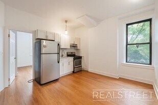 Bright & Spacious 5-Bed Flex Apartment with Backyard Access in Brooklyn, NY - Building Photo