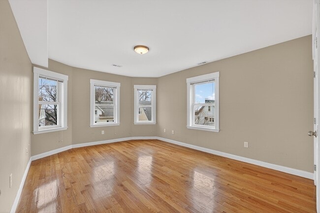 25 Main St in Somerville, MA - Building Photo - Building Photo