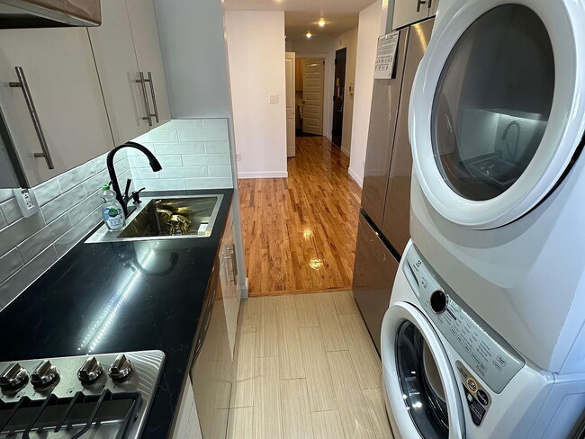 173 Grand St in New York, NY - Building Photo - Building Photo