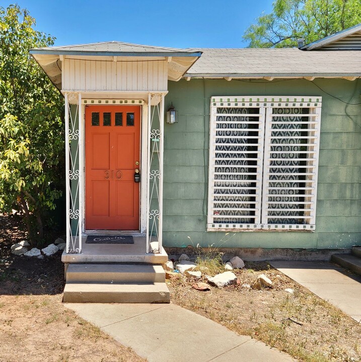 310 S Van Buren St in San Angelo, TX - Building Photo