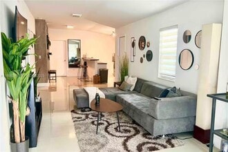 3132 NW 43rd St in Miami, FL - Building Photo - Building Photo