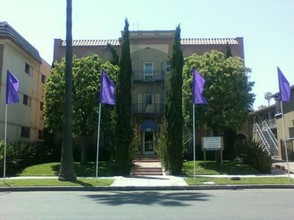 Sutton Place Apartments in Los Angeles, CA - Building Photo - Building Photo