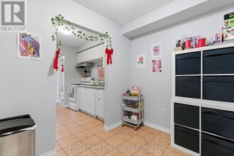 302 College Ave W in Guelph, ON - Building Photo - Building Photo