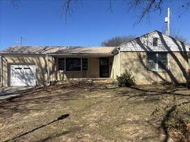 1325 Circle Dr in Sapulpa, OK - Building Photo