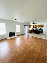 575 W Cinnamon Ave in Hanford, CA - Building Photo - Building Photo