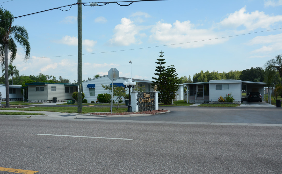 Sun Country Mobile Home Park in Tarpon Springs, FL - Building Photo