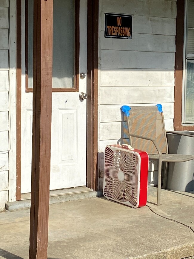 137 L and N Ave, Unit B