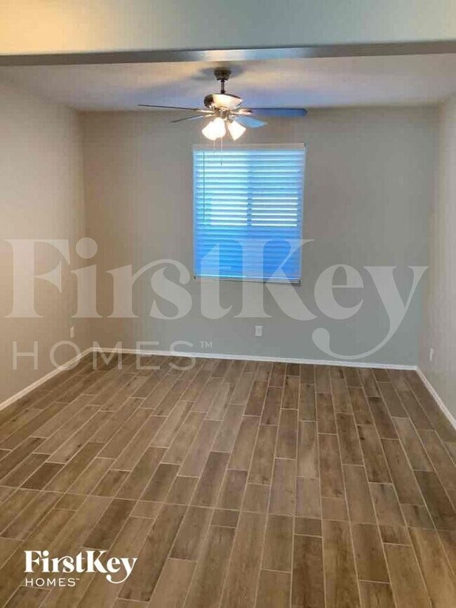 18530 W Robin Ln in Surprise, AZ - Building Photo - Building Photo