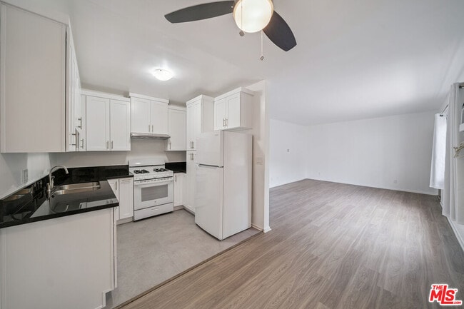 property at 217 S Carondelet St
