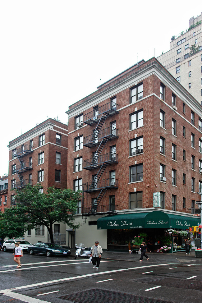 237-247 8th Ave in New York, NY - Building Photo - Building Photo