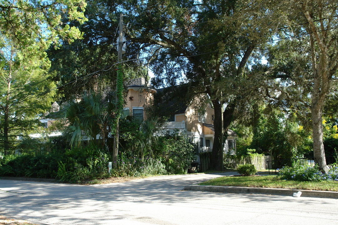 122 W Michigan Ave in DeLand, FL - Foto de edificio