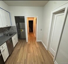 81-16 Dongan Ave in Queens, NY - Foto de edificio - Building Photo