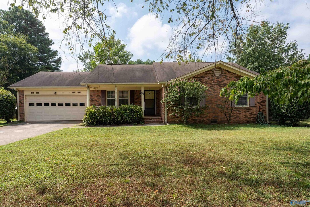 111 Grayson Ave in Madison, AL - Building Photo