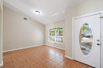 2804 Latter Day Ct in St. Cloud, FL - Foto de edificio - Building Photo